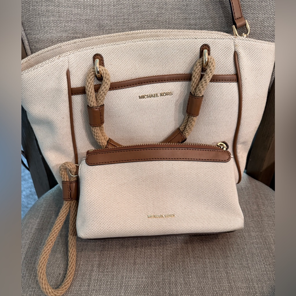 Michael Kors Purse & Wristlet Set